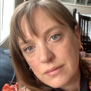 Meet your Posher, Hilary